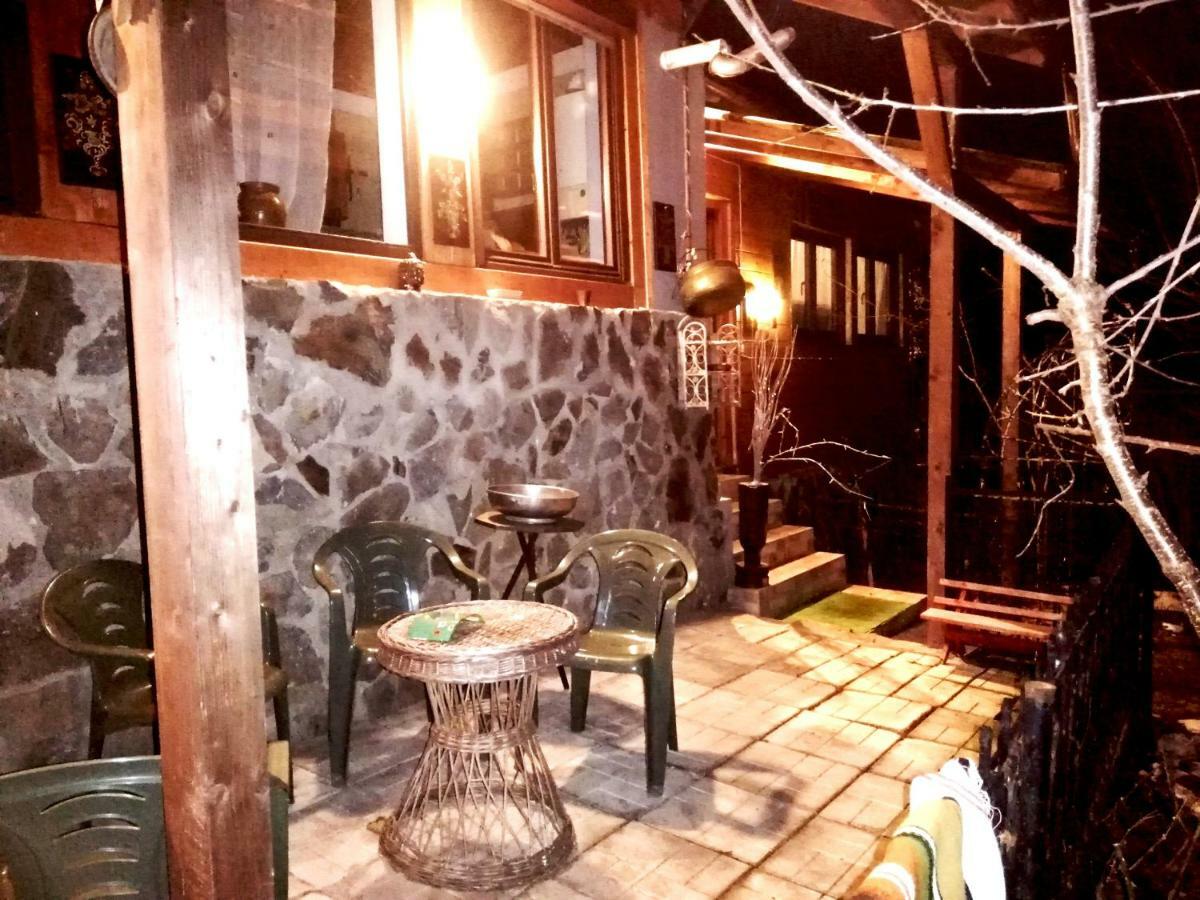 Leyla Guesthouse Castel Брашов Экстерьер фото