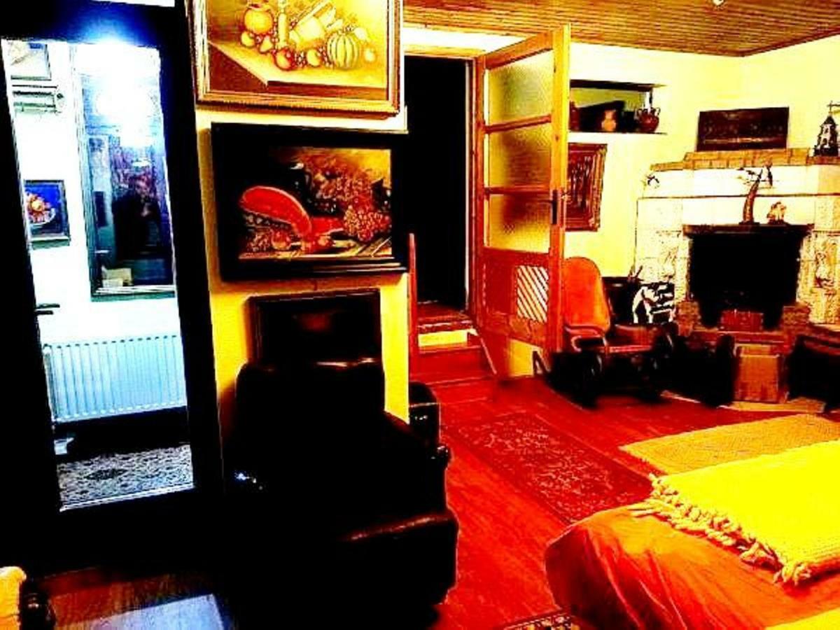 Leyla Guesthouse Castel Брашов Экстерьер фото