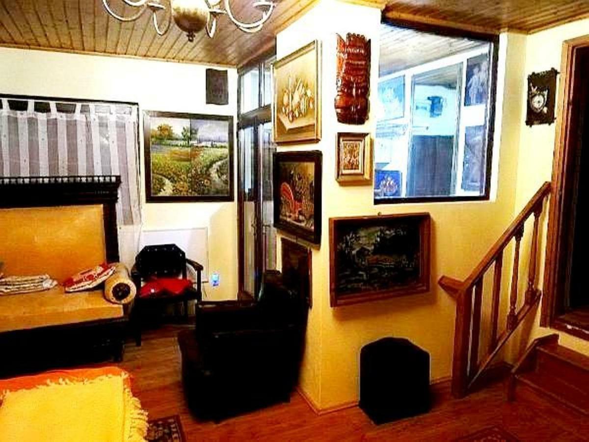 Leyla Guesthouse Castel Брашов Экстерьер фото