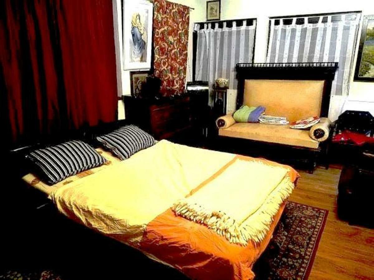 Leyla Guesthouse Castel Брашов Экстерьер фото